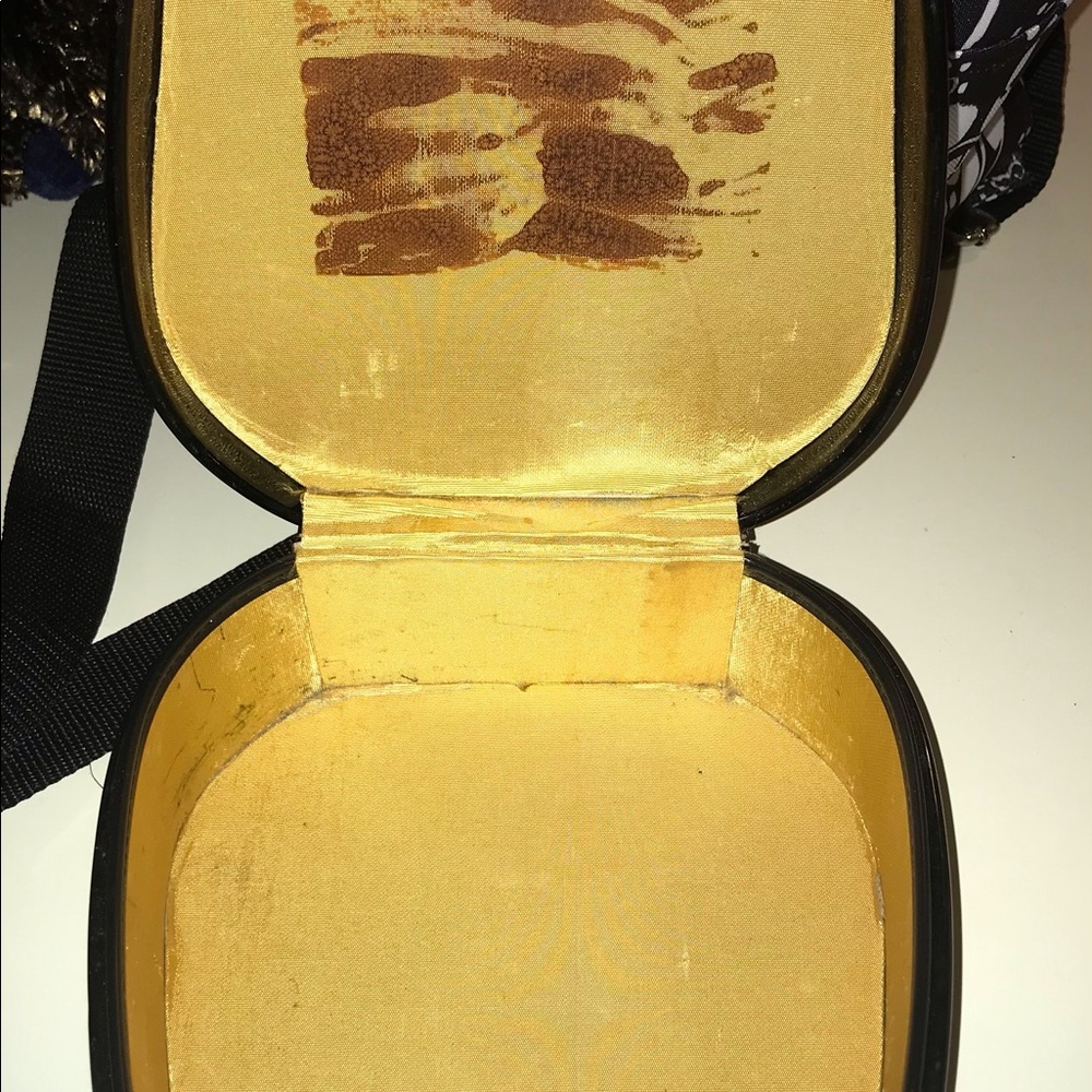 SALE 3/$18 - 
Retro Black Patent Hard Shell Purse - Picture 5 of 5